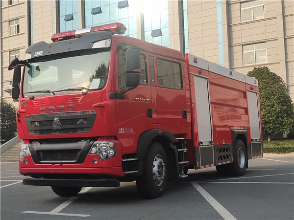 重汽8噸消防車(chē)